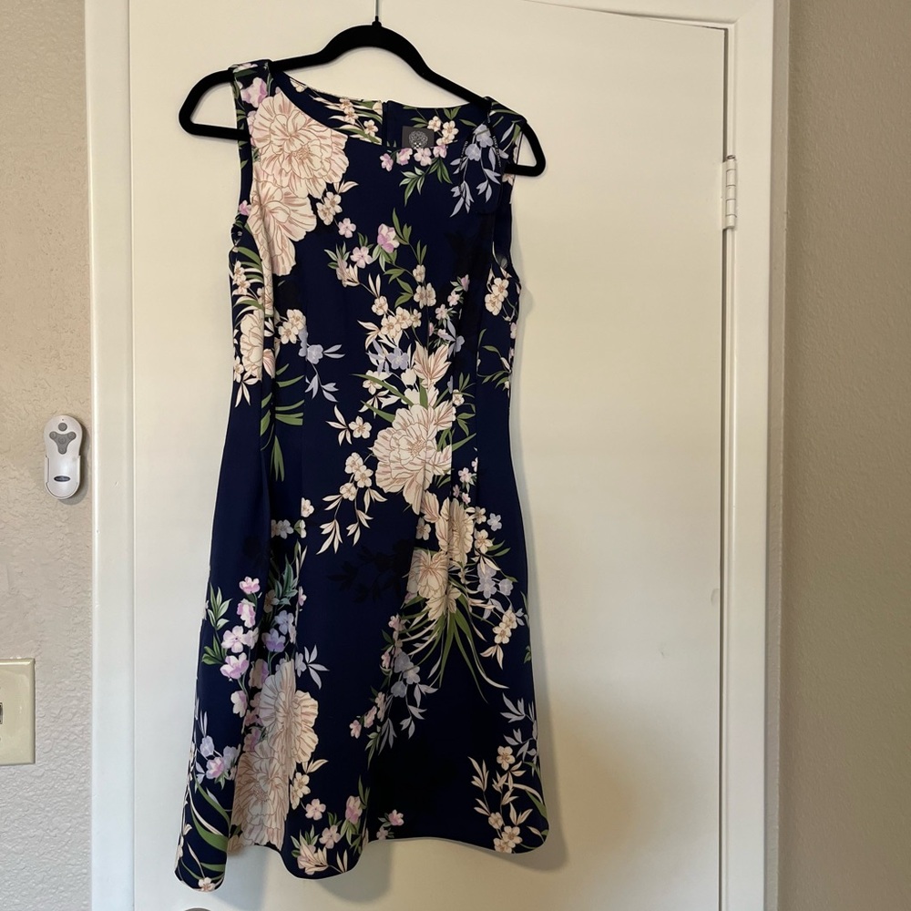 Vince Camuto beautiful dress. Sleeveless. 8